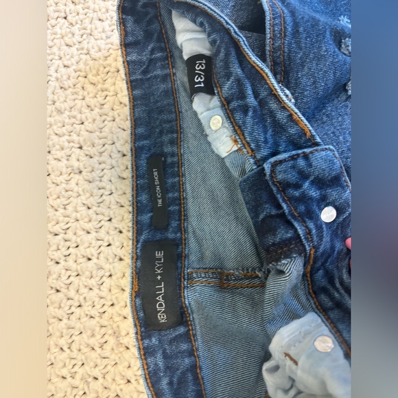 Kendal and kylie distressed shorts! ✨🎀 - Picture 3 of 3